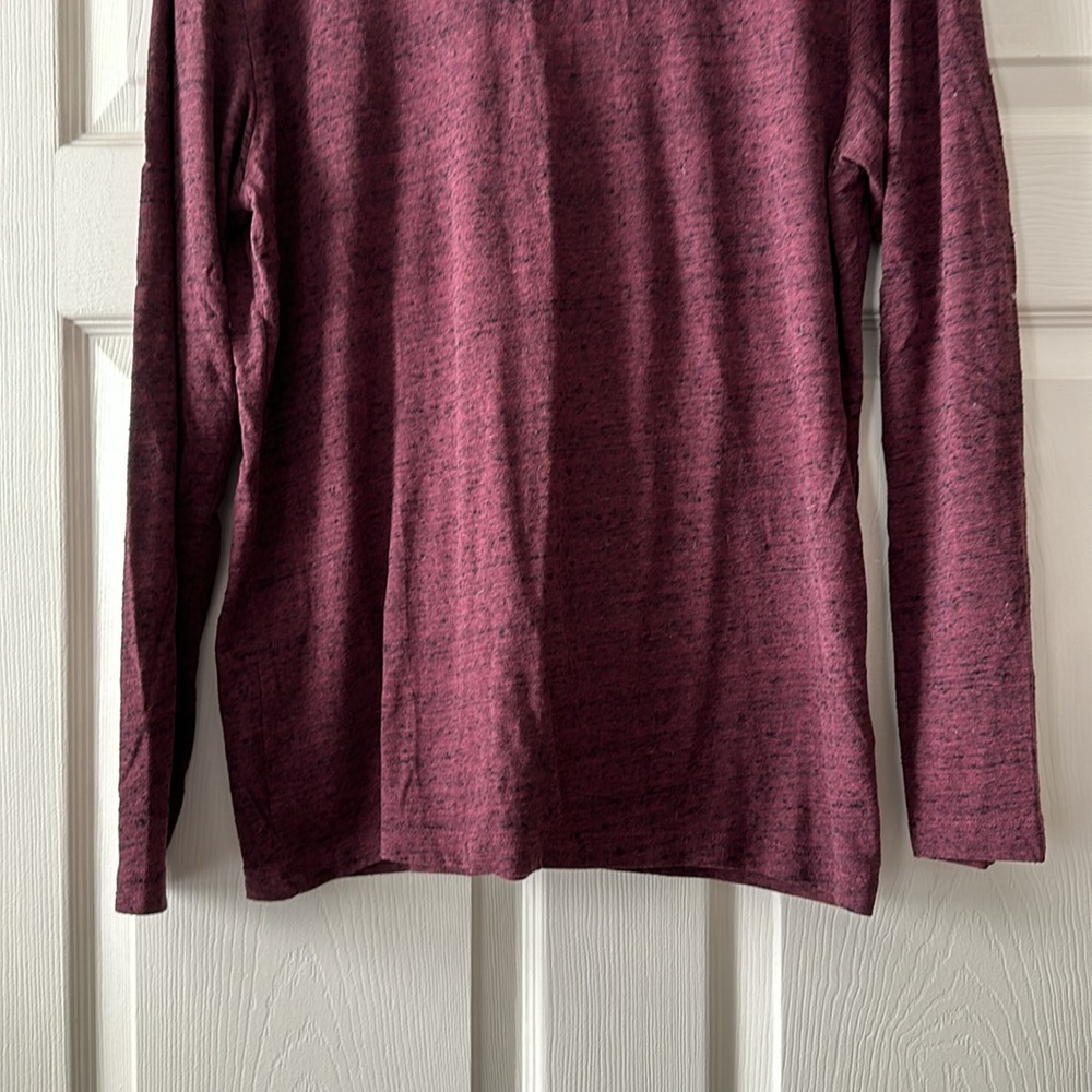 Old Navy long sleeve t-shirt - Picture 3 of 6